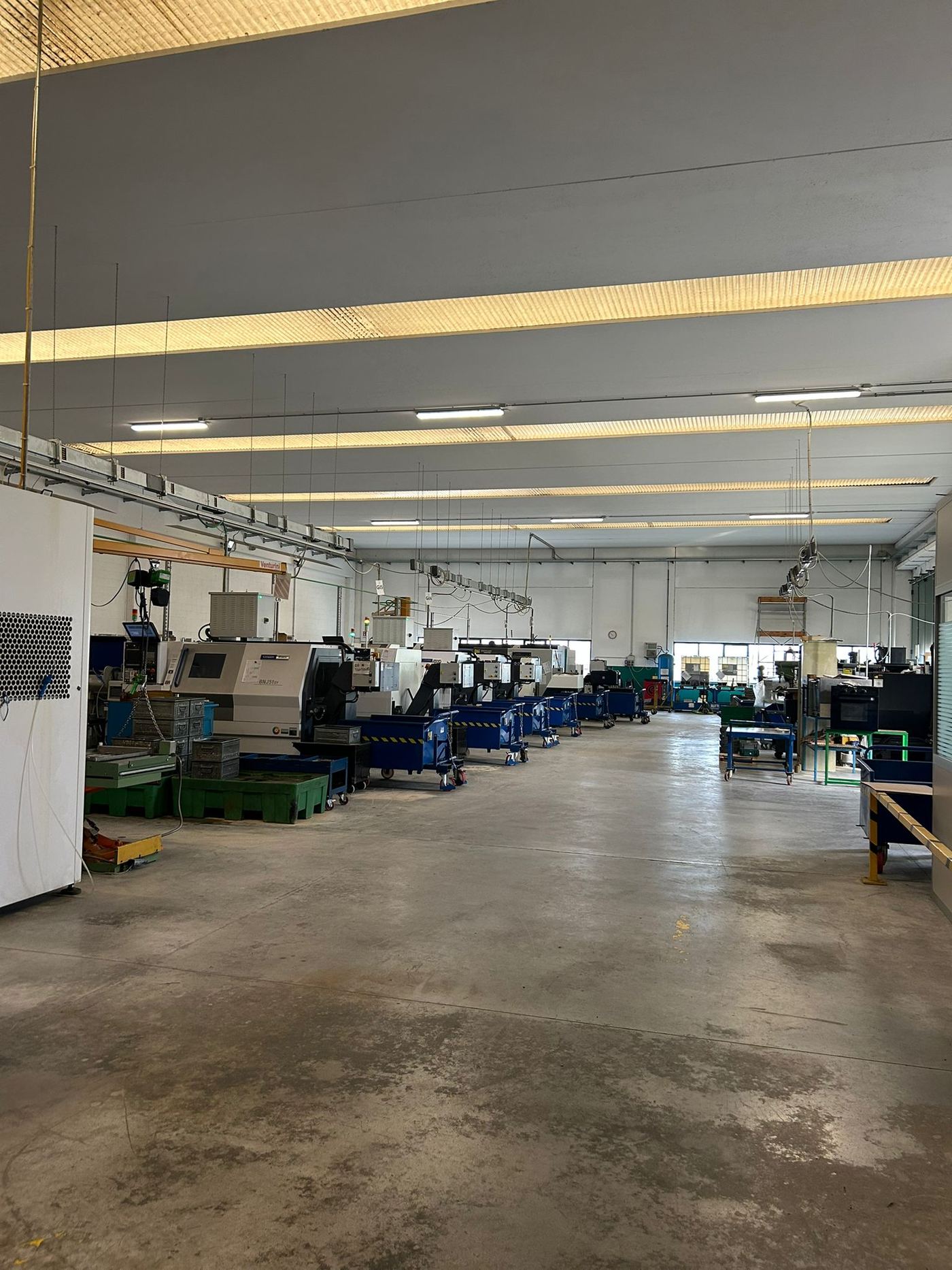 Reparto di produzione MINTEC con macchinari CNC