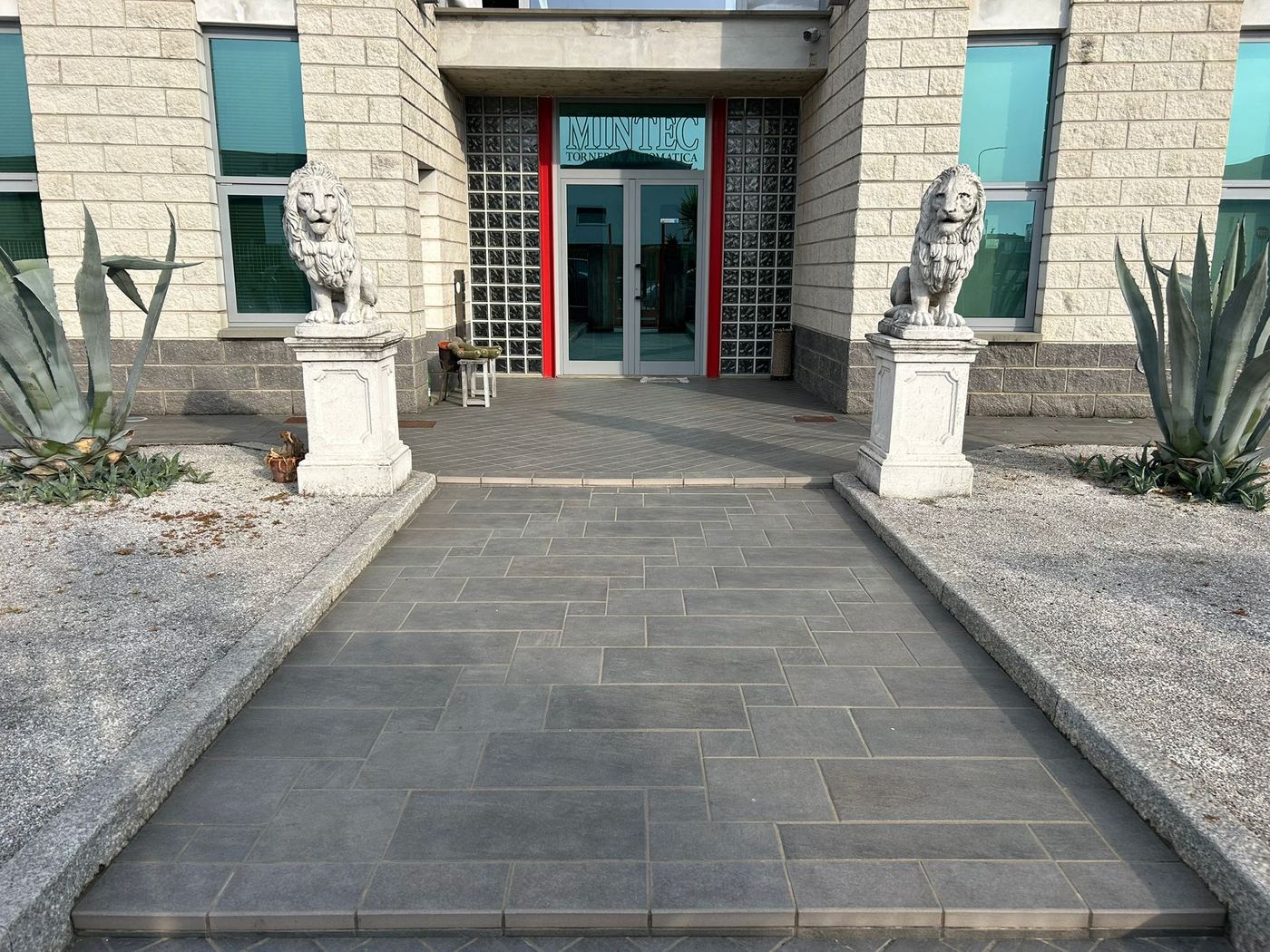 Ingresso della sede MINTEC S.R.L. ad Antegnate